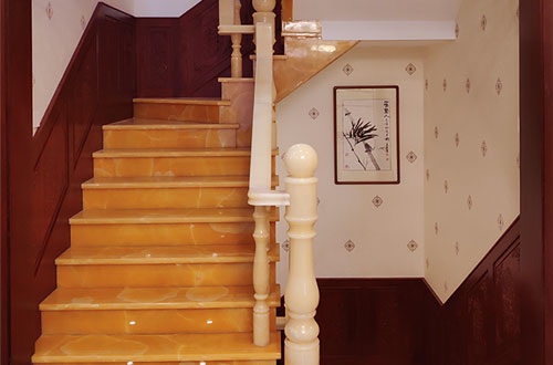 博望中式别墅室内汉白玉石楼梯的定制安装装饰效果